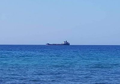 الإمارات تدعم سقطرى بسفينة مشتقات نفطية استباقاً لموسم الرياح