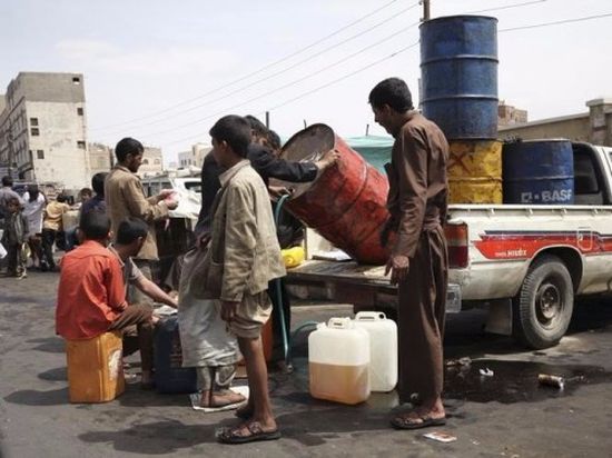 الحوثيون يفتعلون أزمة وقود خانقة في صنعاء والأسعار تصل لمستويات خيالية (خاص)