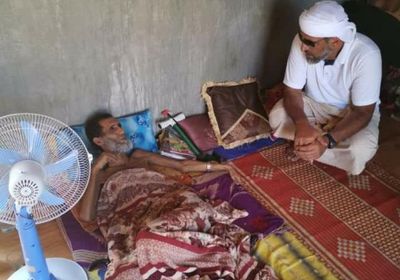 مندوب "خليفة الإنسانية" بسقطرى يطمئن على صحة المرضى العائدين من رحلة العلاج في الإمارات