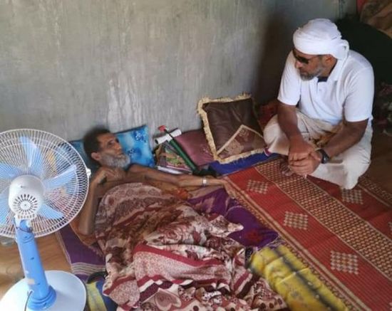 مندوب "خليفة الإنسانية" بسقطرى يطمئن على صحة المرضى العائدين من رحلة العلاج في الإمارات