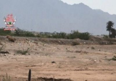 مصادر: مليشيا الحوثي تقصف منازل المواطنين بحيس