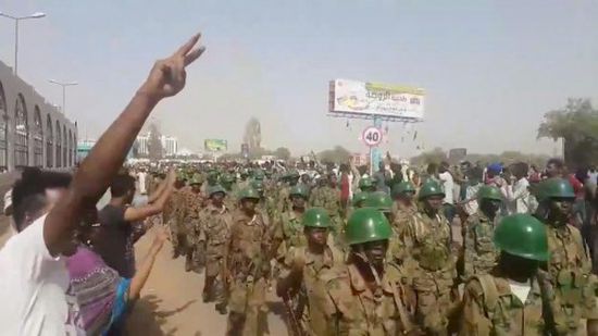 الجيش السوداني يعلن تشكيل مجلس انتقالي برئاسة الفريق أول عوض بن عوف