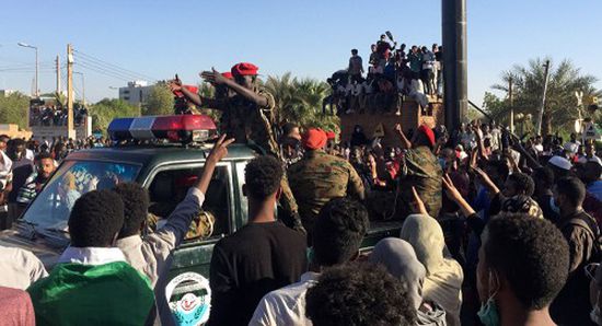 المطيري تتوقع وجود خلاف بين قيادات الجيش أو الأمن السوداني