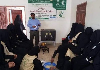 مركز الملك سلمان يختتم دورتي الكوافير الماهرة وفن صناعة الحلويات بالجوف (صور)