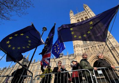 مظاهرات باللون الأزرق وأعلام الاتحاد الأوروبي ضد البريكست في لندن (صور) 