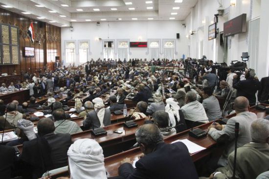 مصادر: وصول النواب اليمنيين إلى سيئون لحضور جلسة البرلمان اليمني