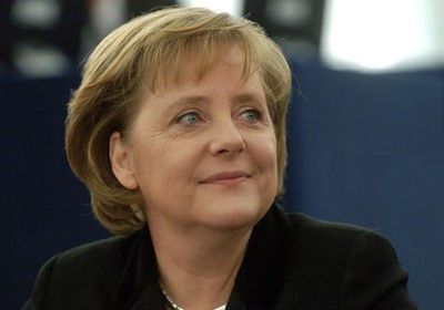 ميركل: الشعب الأوكراني أبدى شجاعة كبيرة خلال عملية التحول الديمقراطي