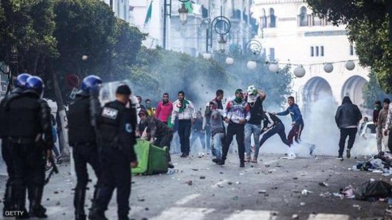 إصابة 180 شخصًا في مواجهات بالجزائر العاصمة