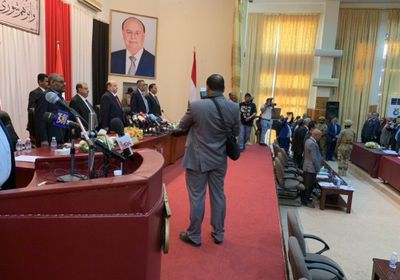 البركاني يدعو هادي إلى إصدار توجيه حول تواجد مسؤولي الحكومة اليمنية بعدن