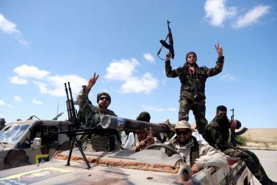 مقاتلات الجيش الليبي تقصف معسكرًا لمليشيا مسلحة بطرابلس