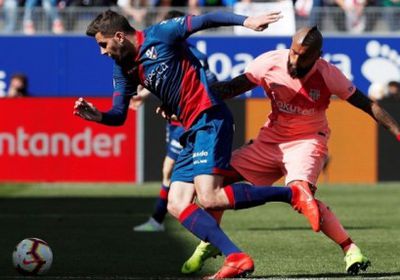 فيدال راض بتعادل برشلونة مع هويسكا في الدوري الإسباني