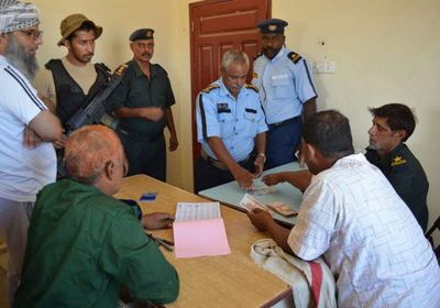 تدشين صرف المكرمة السعودية لمنتسبي الأمن بأرخبيل سقطرى&nbsp;