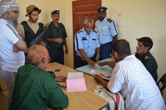 تدشين صرف المكرمة السعودية لمنتسبي الأمن بأرخبيل سقطرى&nbsp;