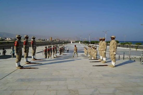أولى بروفات لواء الشرطة العسكرية لافتتاح مشروع النصب التذكاري بالمكلا (صور)