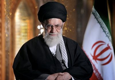 رجل دين إيراني يحذر " خامنئي " من مصير بوتفليقة والبشير