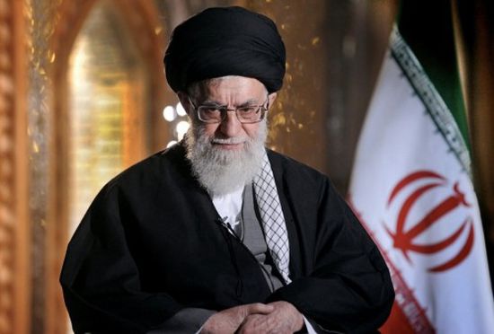رجل دين إيراني يحذر " خامنئي " من مصير بوتفليقة والبشير