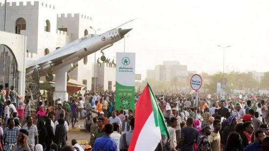 المعارضة السودانية تعلن استمرار اعتصامها حتى تتحقق مطالب قوى الثورة