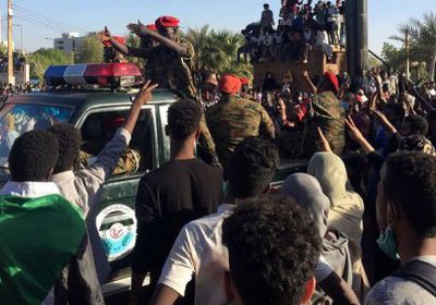 متظاهرو السودان يرفضون إزالة الحواجز الإسمنتية لفض الاعتصام