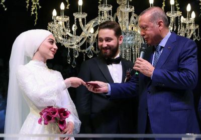 بعد هزيمة إسطنبول النكراء.. أردوغان يحيي 3 حفلات زفاف