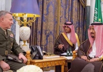 العاهل السعودي يستقبل قائد القيادة المركزية الأمريكية