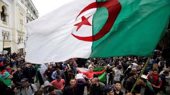 إعلامي يُجيب.. لماذا ثار الشعب في الجزائر؟