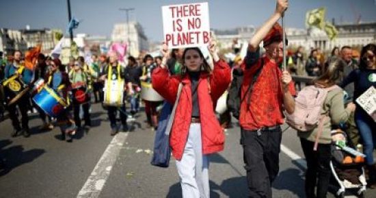 متظاهرون بريطانيون يطالبون الحكومة بالتحرك لحل أزمة التغيرات المناخية