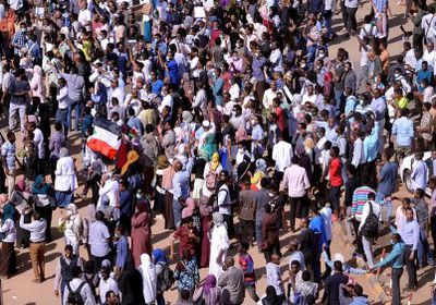 الكعبي: متظاهرو السودان أكدوا أن نهج قطر التخريبي واضحا للجميع