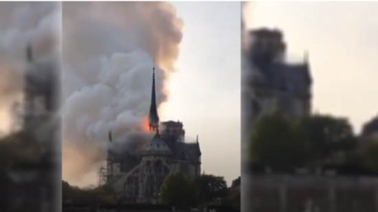 انهيار سقف كاتدرائية نوتردام في باريس بالكامل