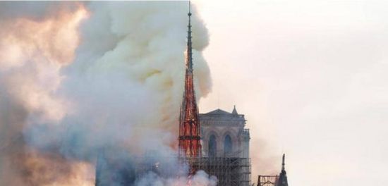 ترامب: أمر مروع رؤية حريق كاتدرائية نوتردام في باريس