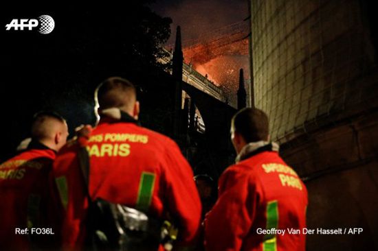 نوتردام: رجال الإطفاء يتصارعون لإنقاذ الكاتدائية التاريخية (صور)
