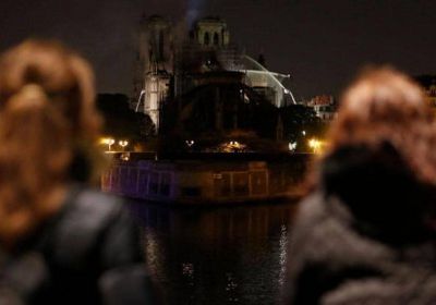 باريس.. السيطرة على حريق كاتدرائية نوتردام وإخماده جزئيًا
