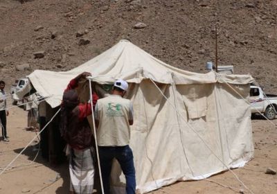 سلمان للإغاثة يوزع مساعدات إيوائية في مخيم الخانق بمديرية نهم
