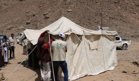سلمان للإغاثة يوزع مساعدات إيوائية في مخيم الخانق بمديرية نهم