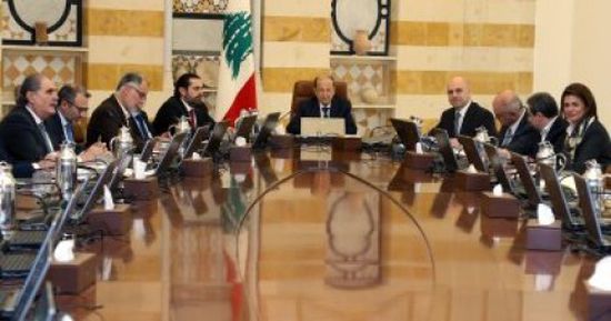  الكتائب اللبنانية والتقدمي الاشتراكي يرفضان تخفيض رواتب موظفي الدولة