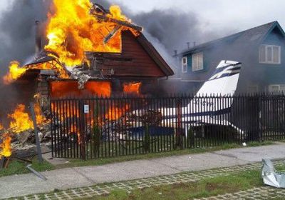 مصرع 6 أشخاص إثر سقوط طائرة صغيرة على مبنى سكني بتشيلي