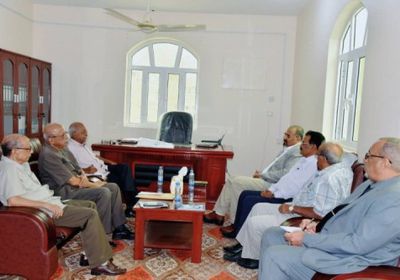 اجتماع بين الزبيدي ومستشاري الإدارة العامة للعلاقات الخارجية بالانتقالي