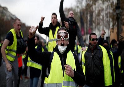 "السترات الصفراء" تنتقد ضخامة التبرعات لكاتدرائية نوتردام