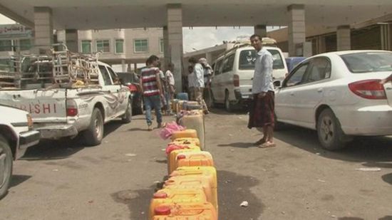 دبة البترول بـ 20 ألف ريال.. مليشيا الحوثية تذل المواطنين بـ "اقتصاد الحرب"