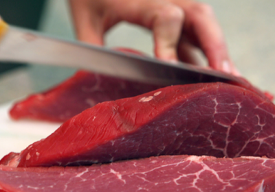 دراسة حديثة: تناول اللحوم الحمراء يوميا يزيد من خطر الإصابة بسرطان الأمعاء