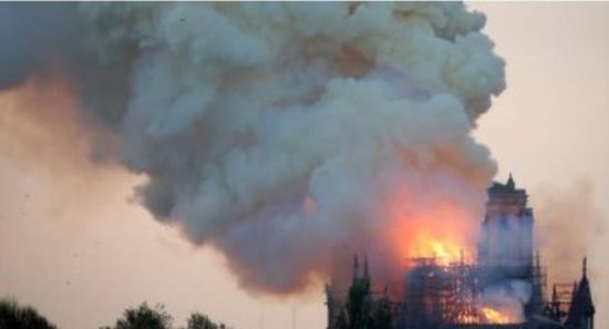 فرنسا تكشف سبب من يقف وراء كارثة حريق كاتدرائية نوتردام 