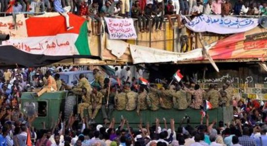 انضمام حشود جديدة إلى الاعتصام أمام وزارة الدفاع السودانية