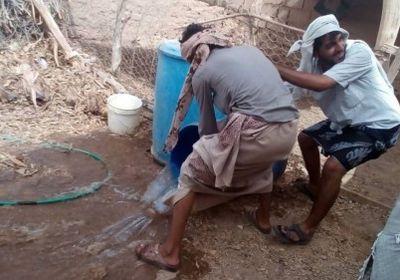 وقفة احتجاحية بعتق للمطالبة بإنهاء أزمة انقطاع المياه