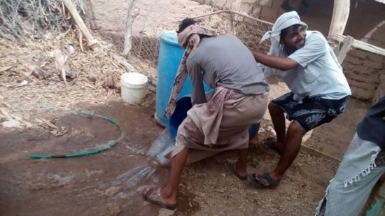 وقفة احتجاحية بعتق للمطالبة بإنهاء أزمة انقطاع المياه