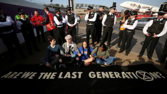 حركة بريطانية مناهضة لتغيرات المناخ تخطط لإغلاق مطار هيثرو