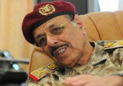 "الاسم والصورة والتفاصيل".. قائد عسكري إخواني ينشق عن الجيش وينضم للحوثيين 