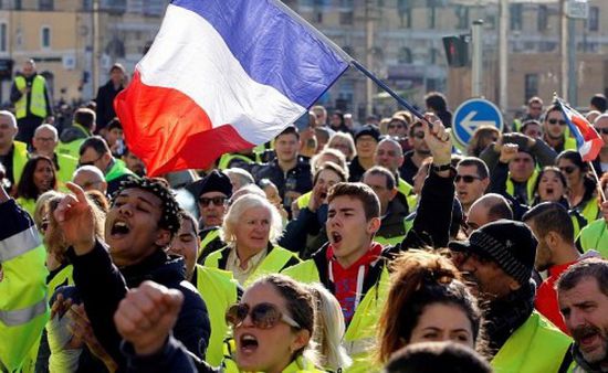 في السبت الـ23.. تأهب فرنسي لتظاهرات السترات الصفراء