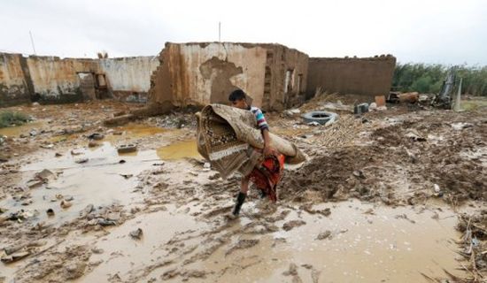 إنقاذ 200 مواطن عراقي غمرت منازلهم السيول شمالي البصرة