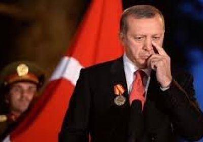 شاهد.. مواطن تركي يُحاول حرق نفسه بسبب قهر أردوغان