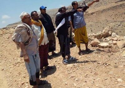 فريق من "خليفة الإنسانية" يطّلع على احتياجات أهالي مومي بسقطرى (صور)