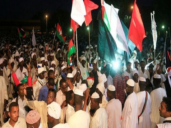 المعارضة السودانية تعلن رفض بالمجلس الانتقالي وتهدد بتصعيد التظاهرات